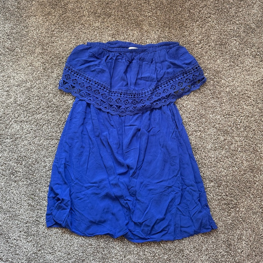 Large strapless blue dress